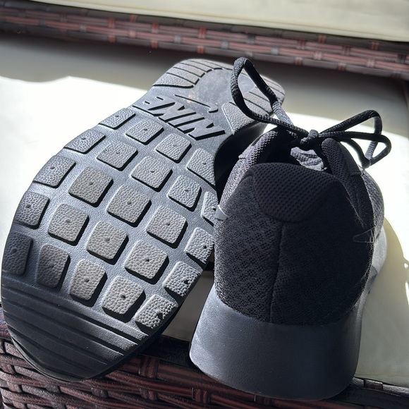 Nike Tanjun Women's Running, Size 7.5 - Picture 4 of 7